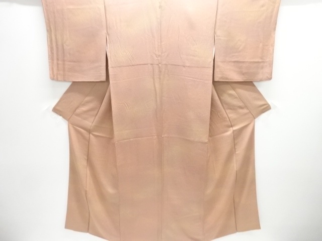 Kimono with a single pattern of interwoven clouds